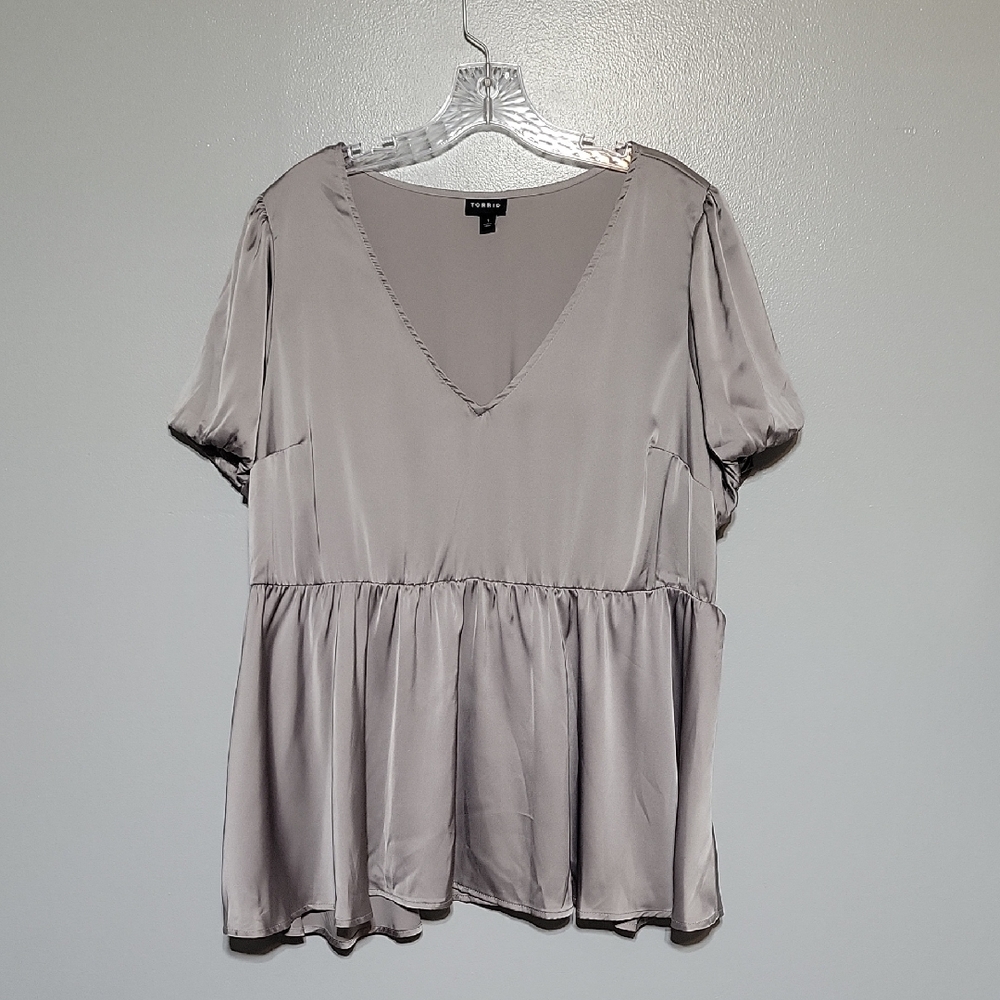 Torrid Women's Silver Silky Puff Sleeve V-neck Gathered Waist Top Sz 1x Classy